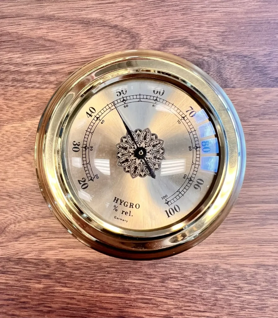 Humidity gauge
