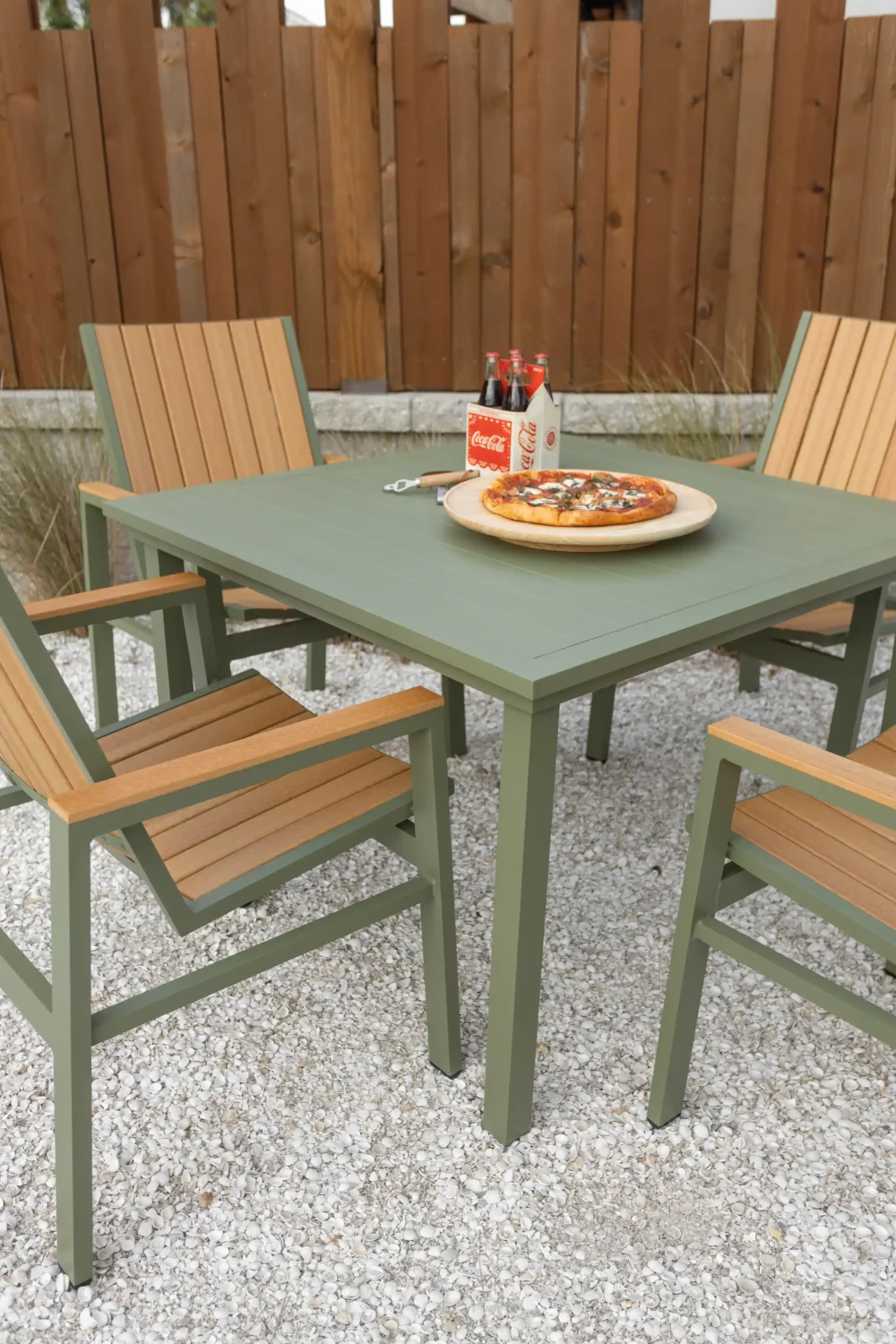 Vida Aluminum + Poly Collection
